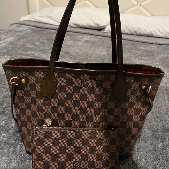 Louis Vuitton ♥️ - Picture 3 of 15